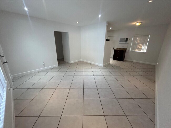 Photo - 408 NE 7th Ave Unit 15