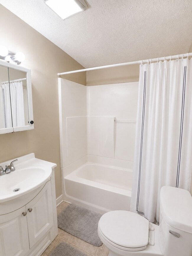 Photo - 802 Golfview Dr