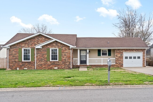 Building Photo - Pet Friendly Three Bedroom!