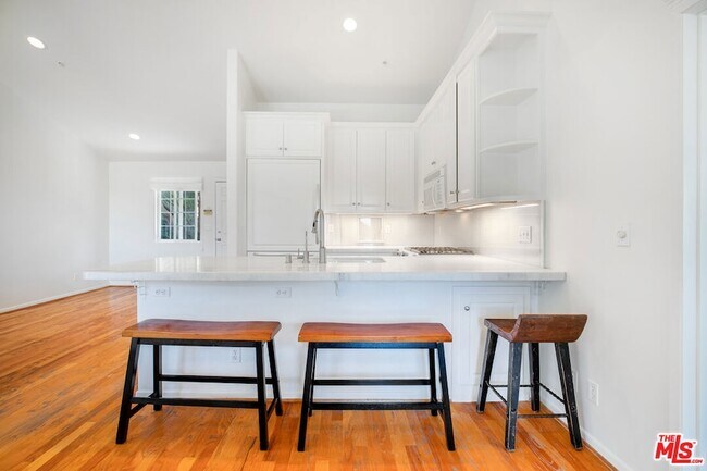 3855 Rambla Pacifico St Unit D