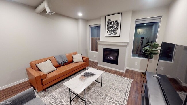 Photo - 1 br, 1 bath House - 4058 SE Holgate Blvd ...