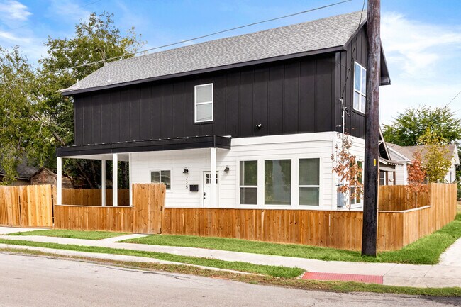 Building Photo - 725 Virginia Blvd Rental