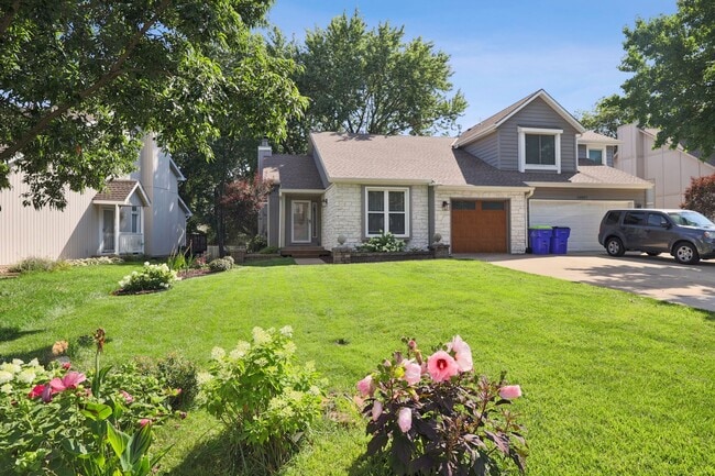 Photo - {10805} Gorgeous Remodel in Fantastic Location + One Level Living + Hardwood Floors & Granite Cou...