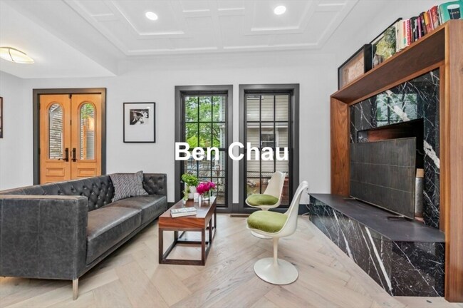 Photo - 208 Windsor St