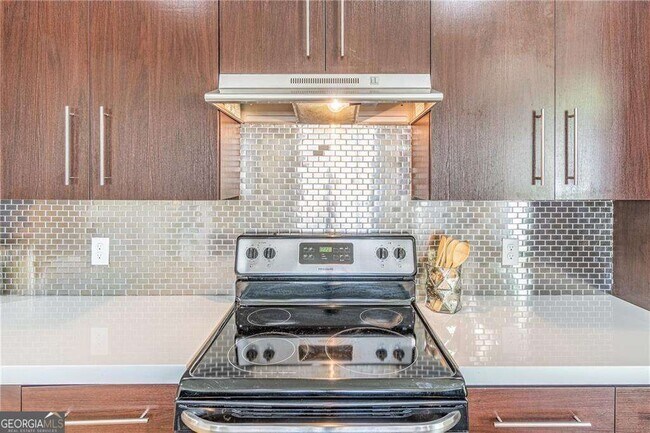 Photo - 472 Martin St SE