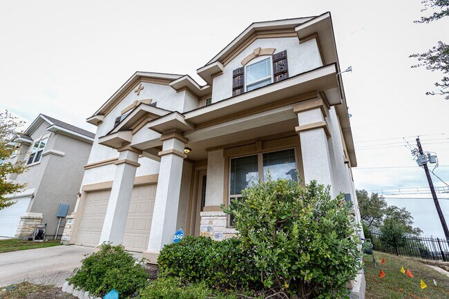 Photo - 3 Bedrooms, 2.5 Bathrooms – Stylish and Co...