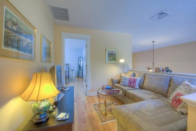 Photo - 9 Aspen Rd Unit 9