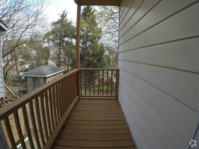 Building Photo - 2 Bedroom Single Family Mt Washington! Rental