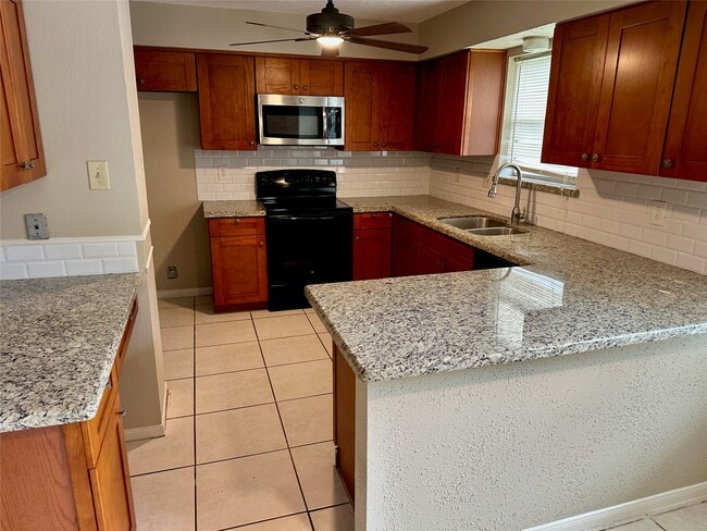 Building Photo - 2711 Colony Dr