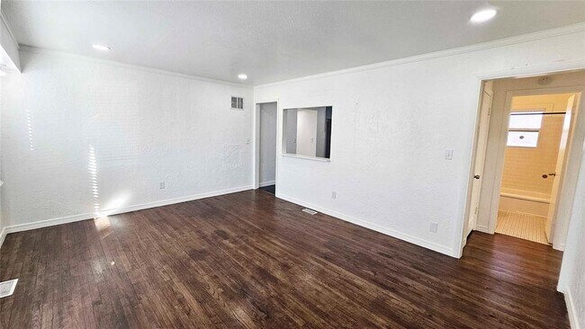 Photo - 721 Proctor Pl