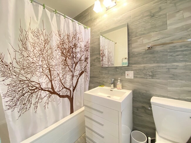 Photo - 62 W 106th St