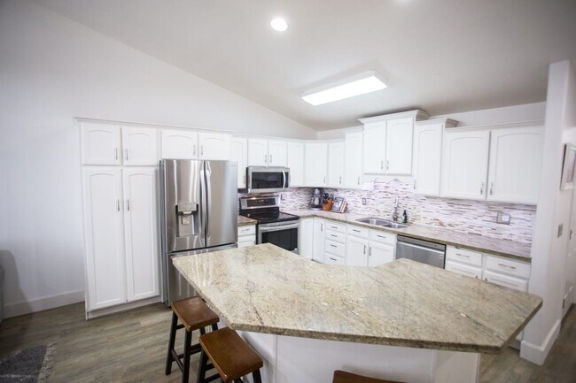 Photo - 1599 S Main St