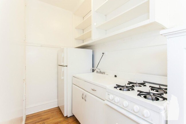 4631 N Paulina St Unit 101