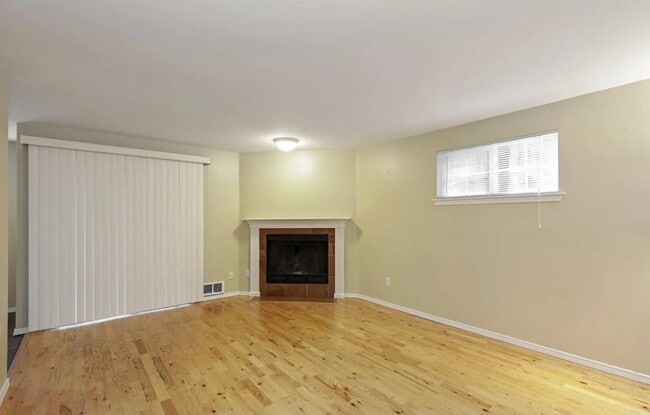 Photo - 1127 N 198th St