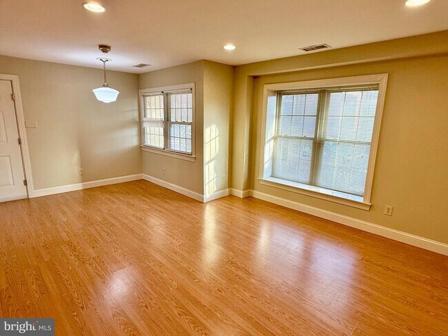 Photo - 101 King St Unit 3