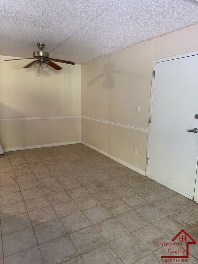 Photo - 915 S Seminole Dr