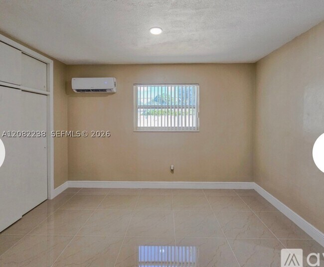 Photo - 6800 SW 9th St Unit B