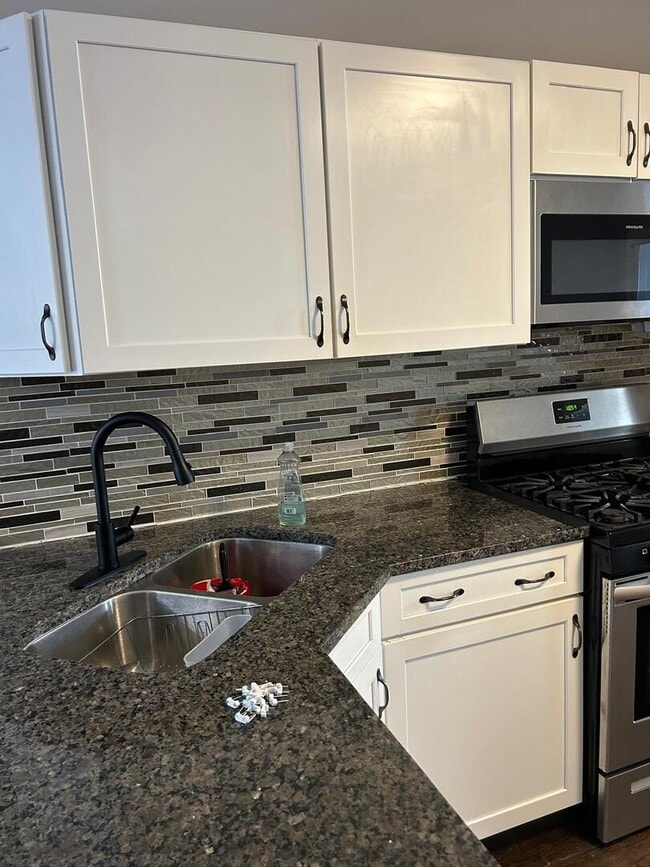 Photo - 4819 W George St