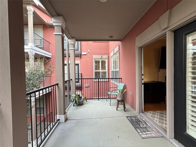 Building Photo - 2400 McCue Rd Unit 325