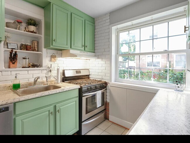 Photo - 2327 Glendale Terrace