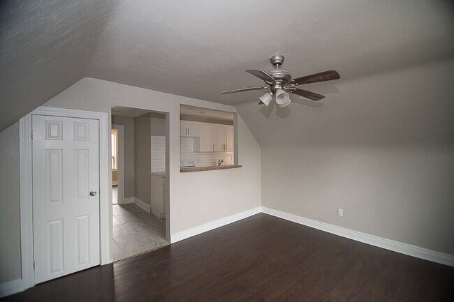 Photo - 24 Holton Av S Unit 1-Bedroom