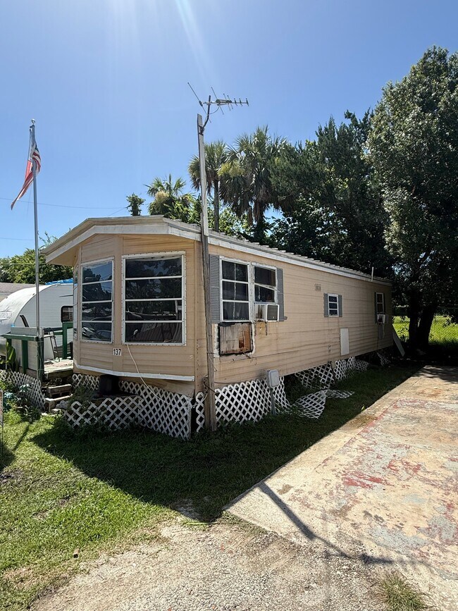 Photo - 622 N Beach St