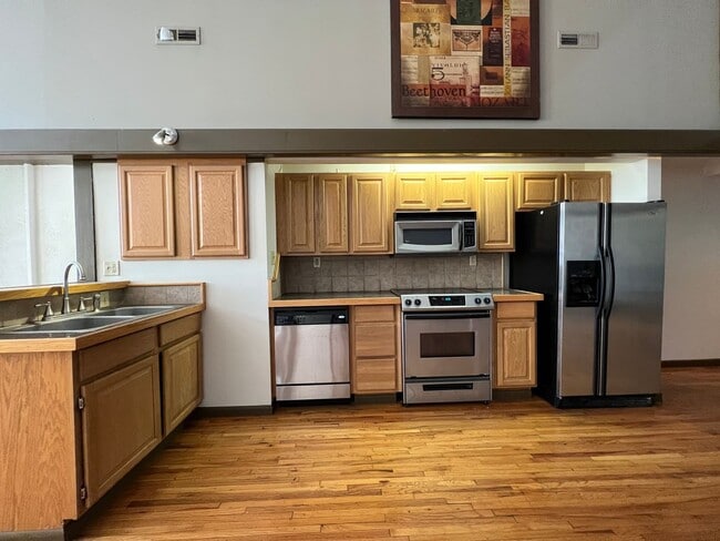 Photo - Executive DOWNTOWN Loft -- 1 bed, 1.5 bath, 1700 sqft!