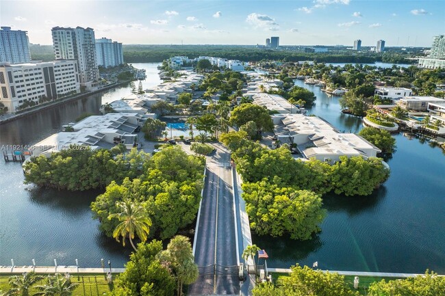 Building Photo - 429 Poinciana Island Dr Unit 1415