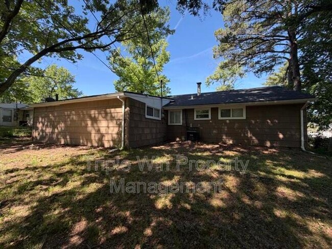 Photo - 5570 Winchelsea Dr