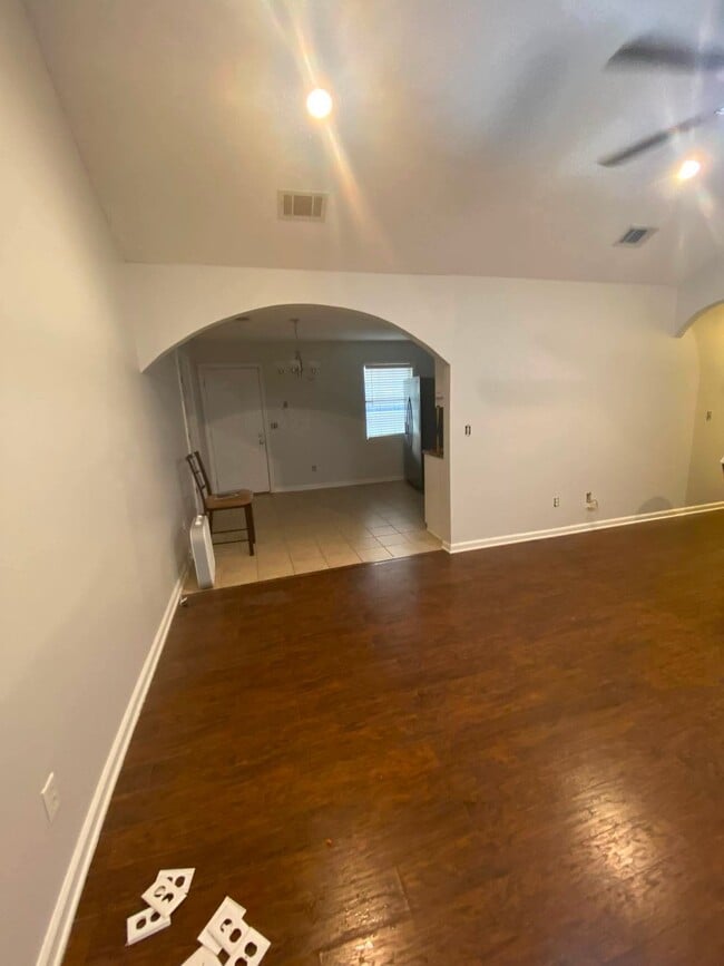 Photo - 921 Wrenwood Ln