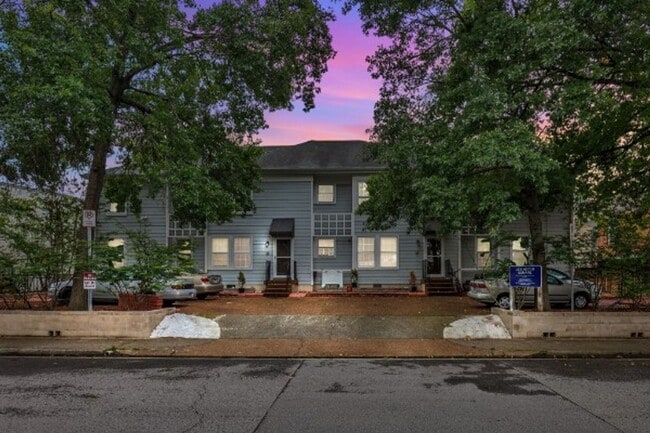 Building Photo - Beautiful Condo in Hillsboro Villlage
