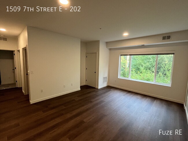 1509 7th St E Unit 202