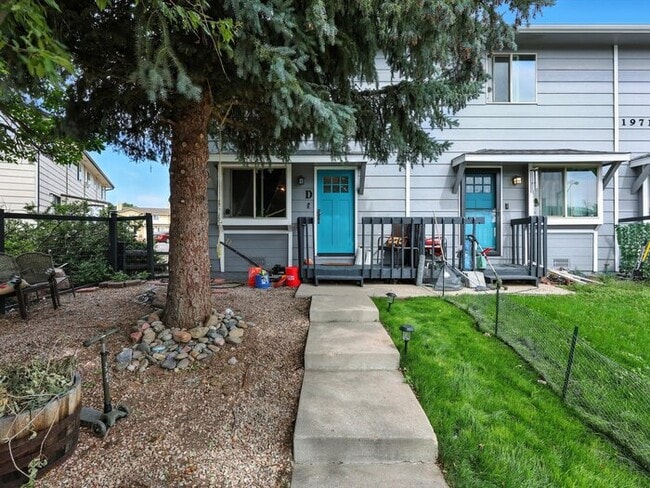 Building Photo - 1971 Mineola St Rental