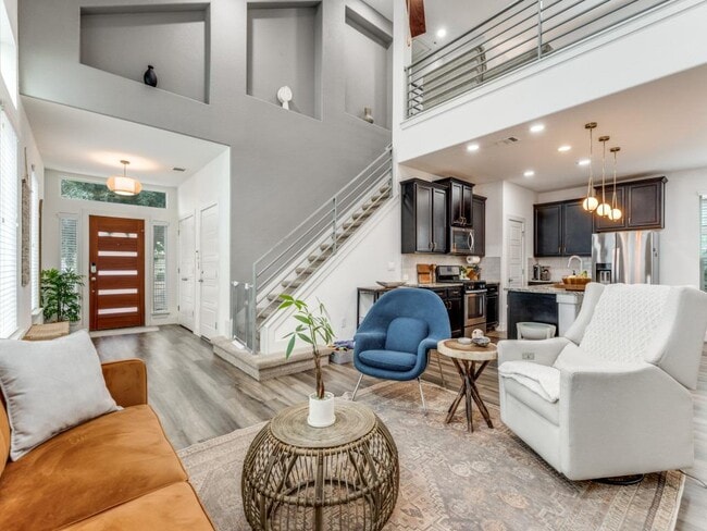 Photo - 2204 Montague St