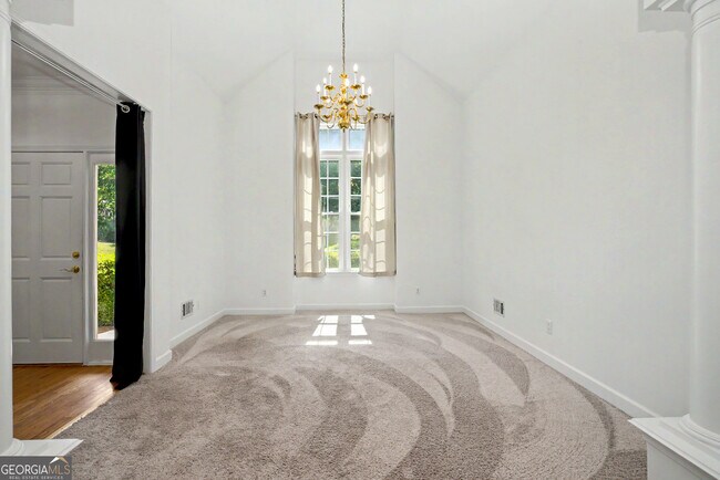 Photo - 322 Welton Way