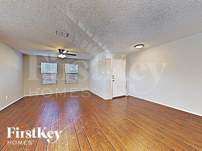 Photo - 1001 Mazourka Dr