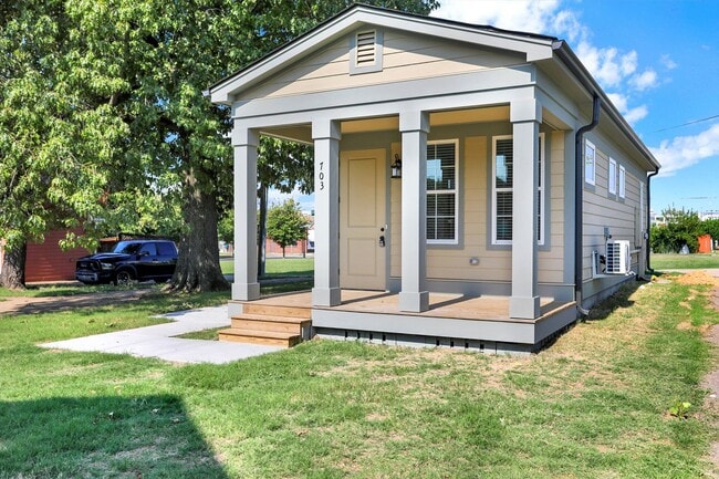 Photo - 703 N 3rd St