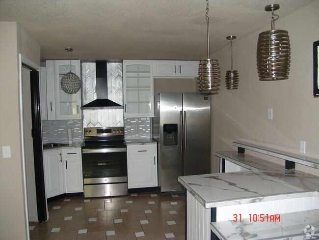 Building Photo - 630 S Morris Unit 2 Rental