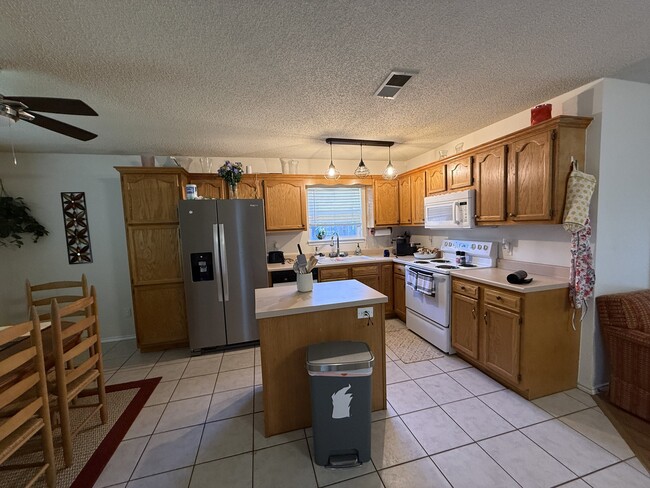 Photo - 10614 Belton Av.
