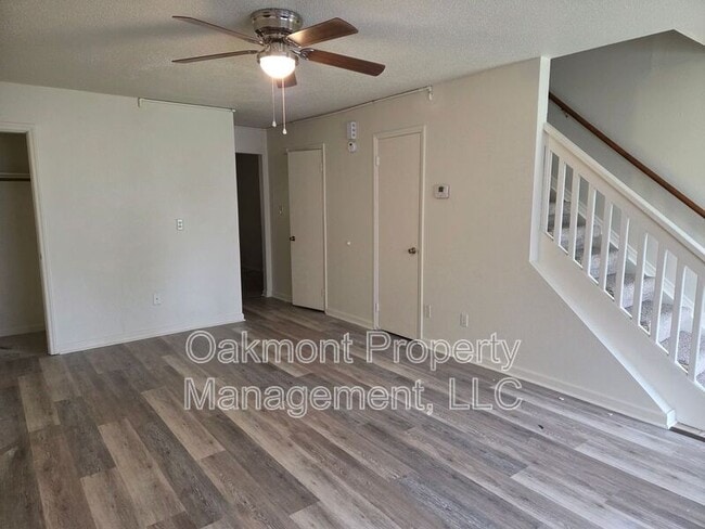 2831 Breezewood Ave