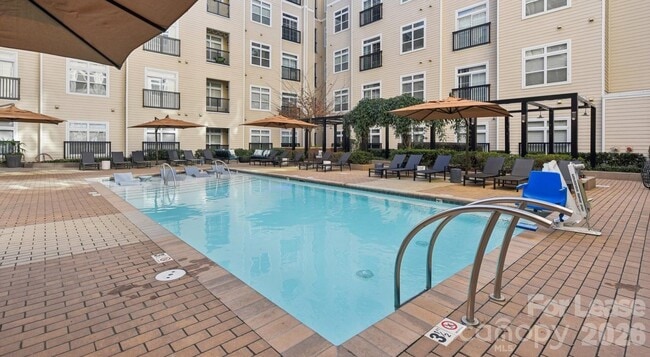 Building Photo - 905 Kenilworth Ave Unit A4J