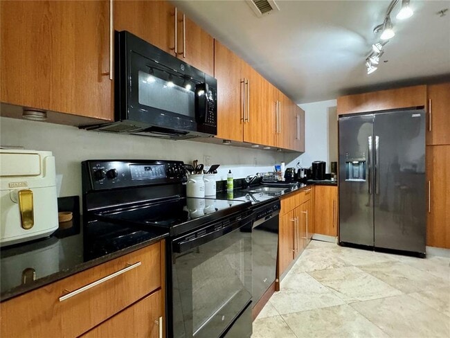 Building Photo - 3001 S Ocean Dr Unit 119 Rental