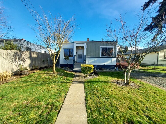 2 bedroom 1 bath home with huge fenced in ... - 2 bedroom 1 bath home with huge fenced in ...