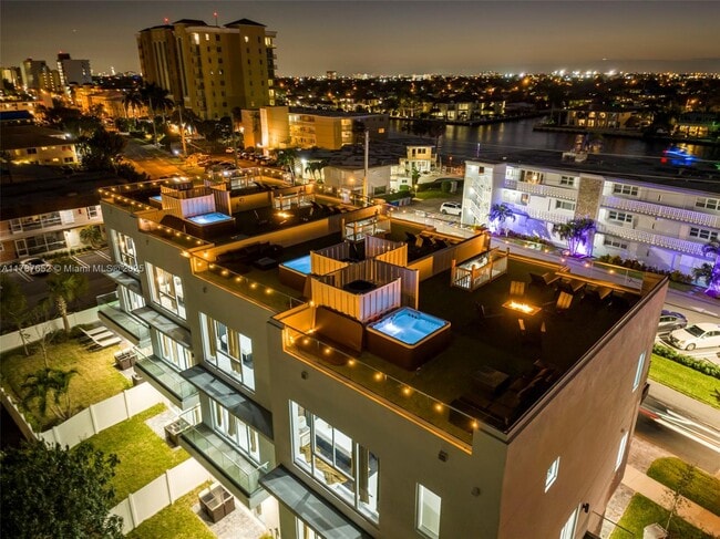 Photo - 1002 N Riverside Dr Townhome