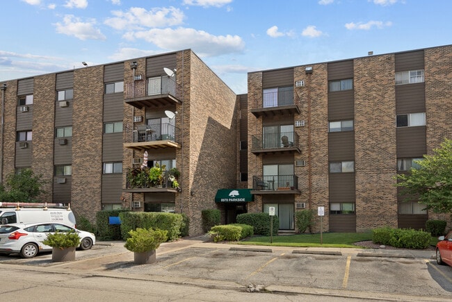 Building Photo - 8970 N Parkside Ave Unit 304