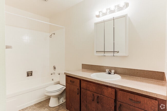 Photo - Royal Crest Apartments