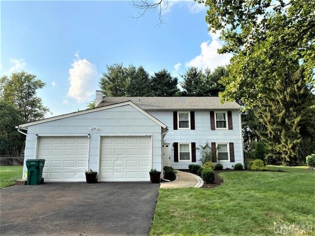 Photo - 47 Linden Ln S