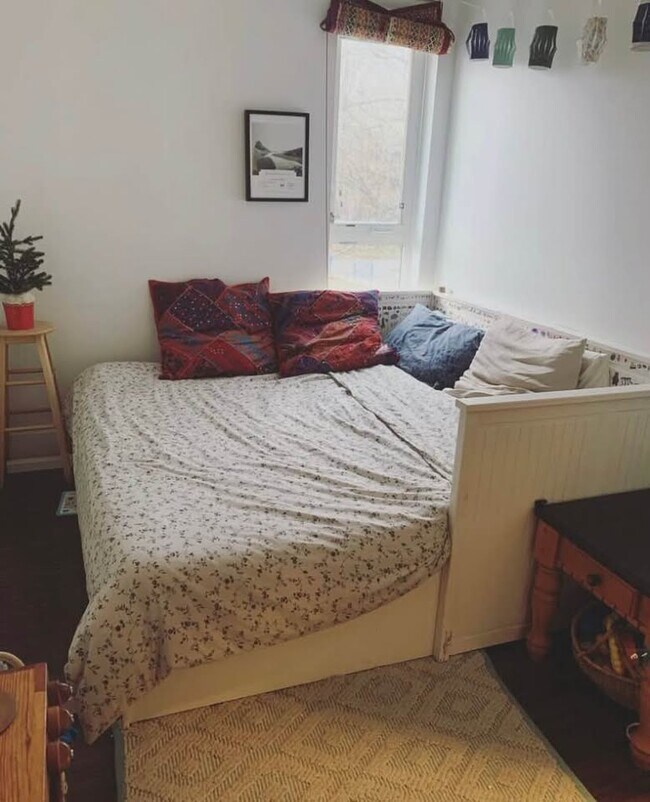 Photo - 2351 Kelly Av