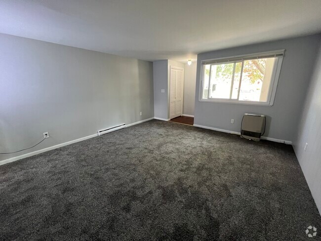 2 Bed/1.5 Bath TH Living Room - Fountainview West Rental