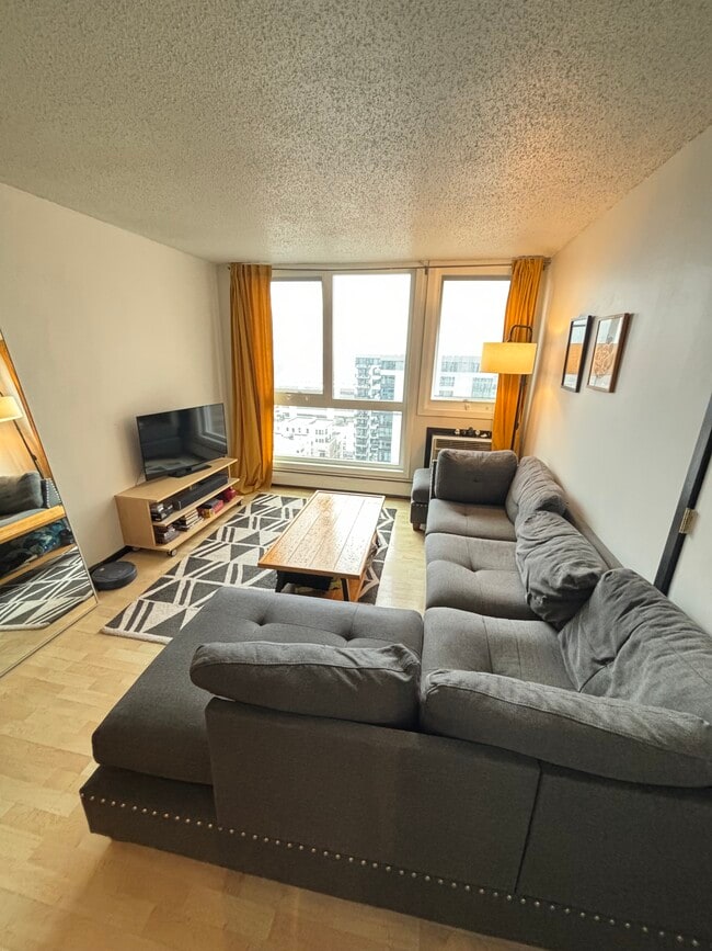 Living room - 433 S 7th St Unit 1926